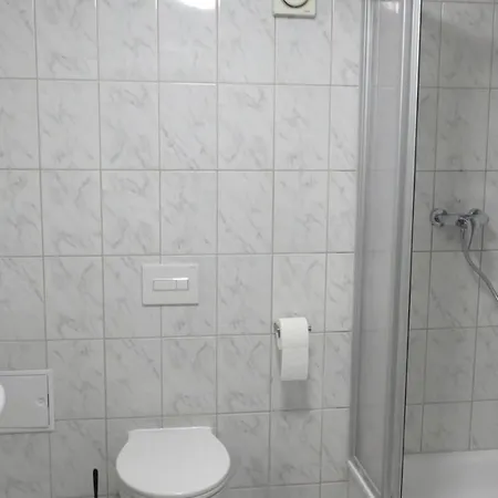 Roth's Monteurs- Und Ferienapartments Apartman