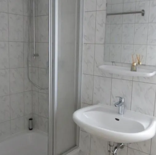 Roth's Monteurs- Und Ferienapartments Apartman *